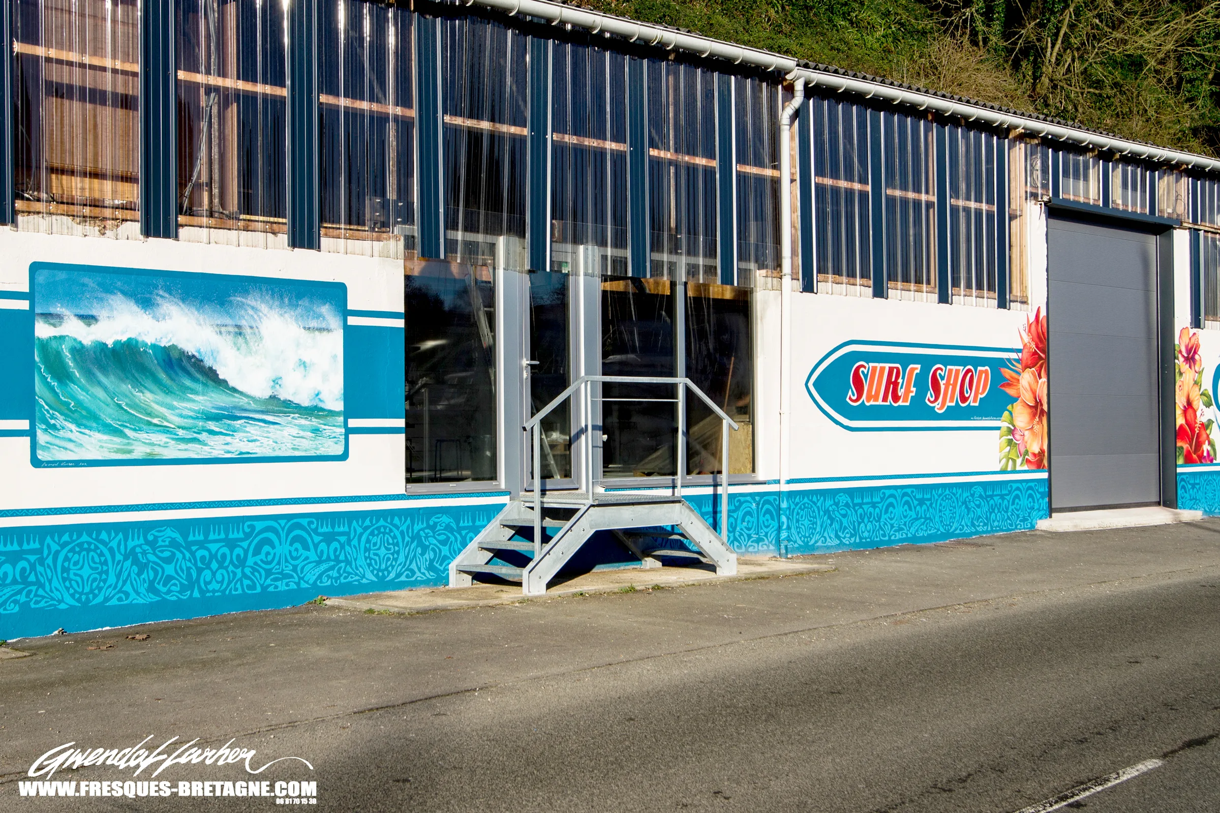 Street art décorant la façade extérieure d'un commerce, boutique de sport à Morlaix